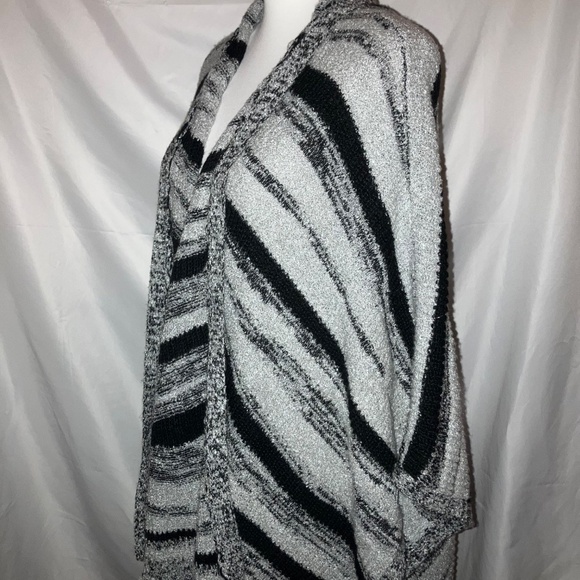 MOSSIMIO Black and White Stripe Open Front Knit Cardigan Poncho - Picture 3 of 6